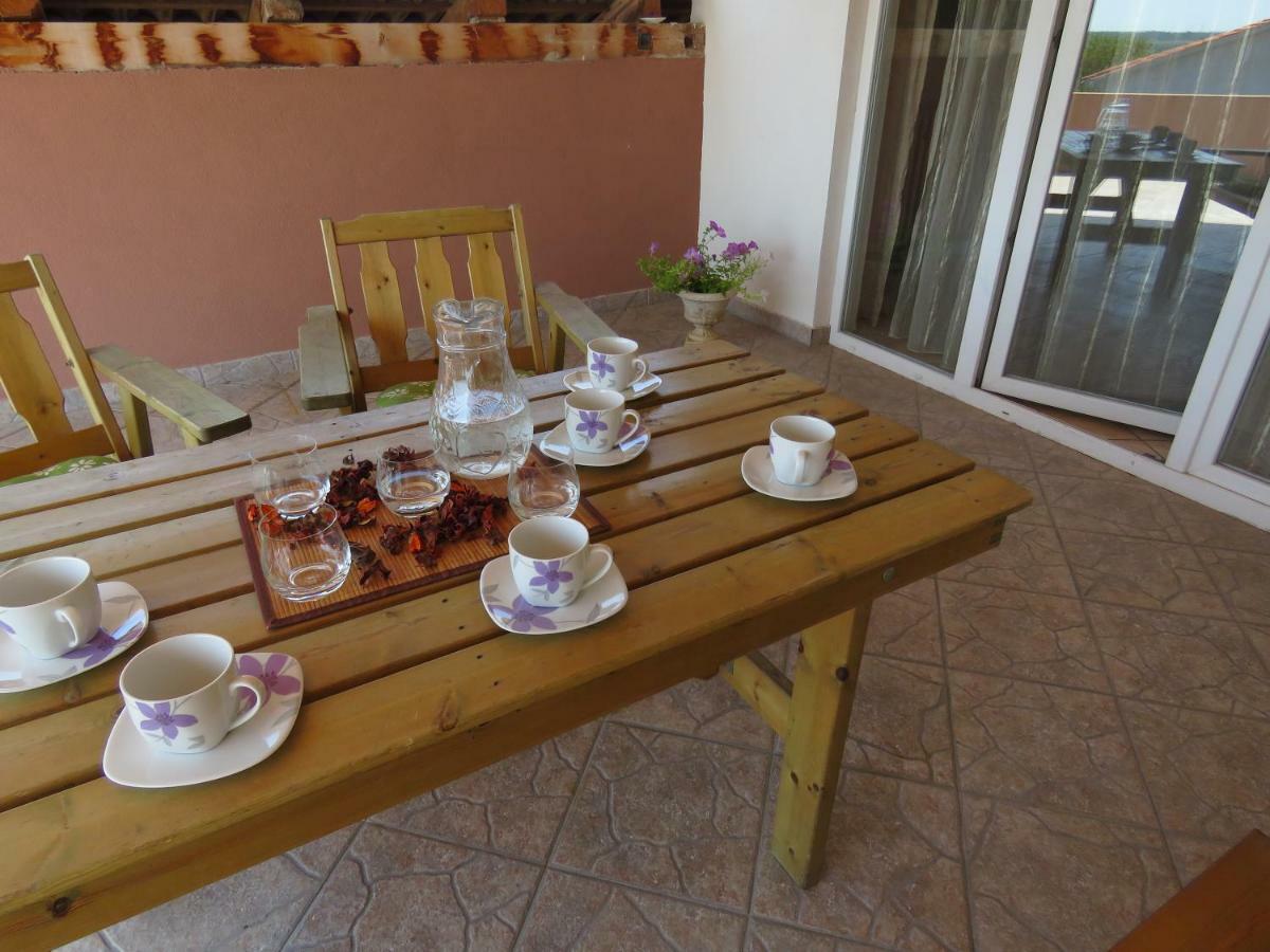 Guesthouse Dila Galovac  Eksteriør bilde