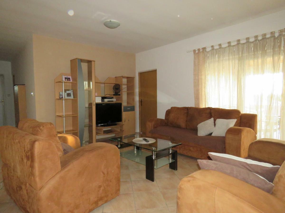 Guesthouse Dila Galovac  Eksteriør bilde